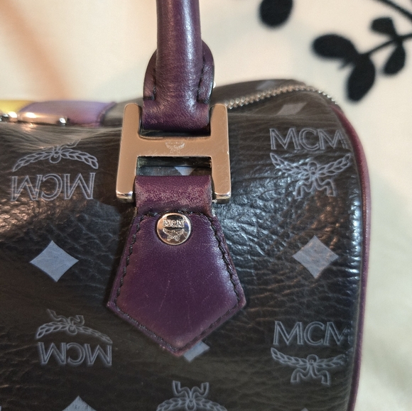 💯 Authentic MCM Black & Purple Visetos Princess Lion Boston Bag - Picture 6 of 16